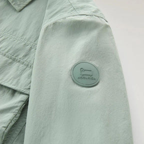 Crinckle Overshirt Sage Green-Skjorte-Woolrich-phrase3