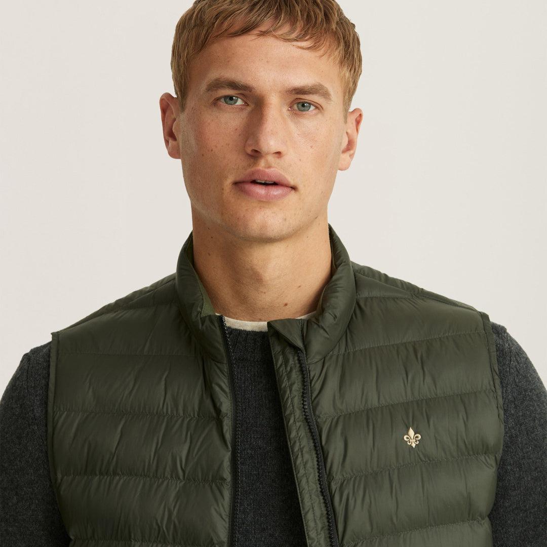 Norfolk Liner Vest Olive-Vest-Morris Stockholm-phrase3