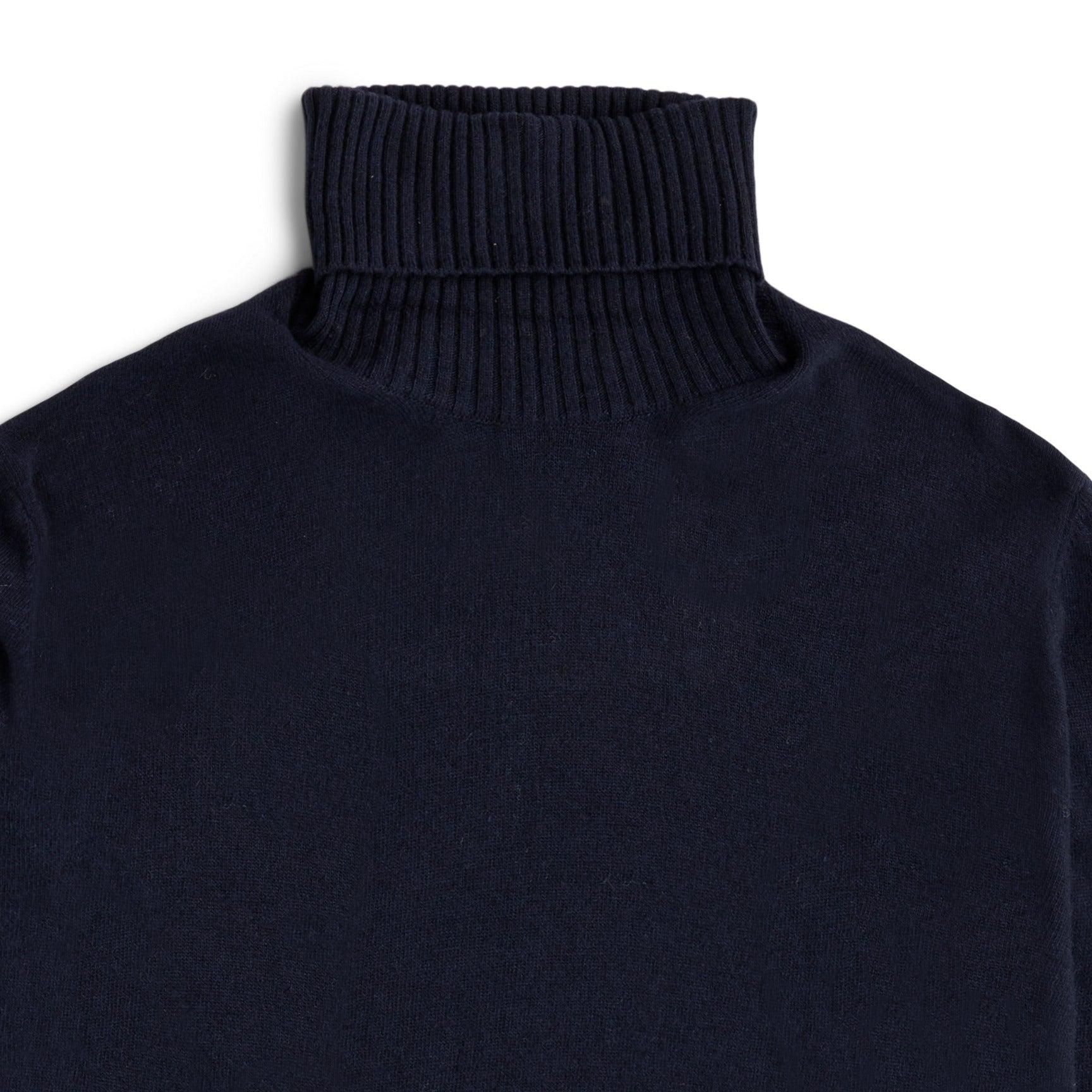 Turtleneck Navy-Genser-The Gilli-phrase3