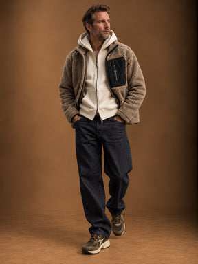Antrekk: Pile-fleece jakke, zip-hoodie & sneakers
